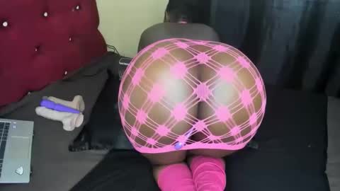 Snapshot of petitiana chatting on 11/01/25, 08:38 Cayennee online show from 11/01/25, 08:38