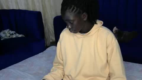 petitte_gyaal online show from 10/31/25, 10:22