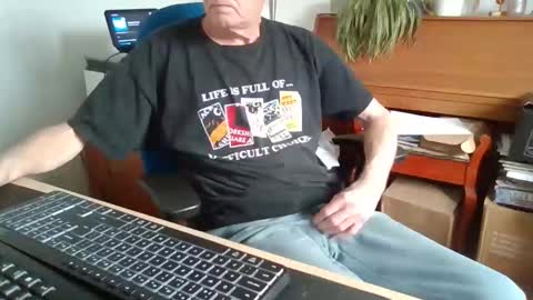 Snapshot of petitwilly chatting on 03/25/26, 09:26 petitwilly online show from 03/25/26, 09:26