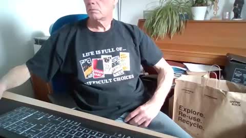 Snapshot of petitwilly chatting on 04/11/26, 11:14 petitwilly online show from 04/11/26, 11:14