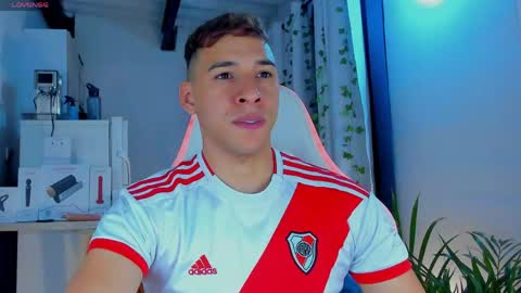 Snapshot of petter_coleman chatting on 04/20/26, 02:03 Petter Coleman online show from 04/20/26, 02:03