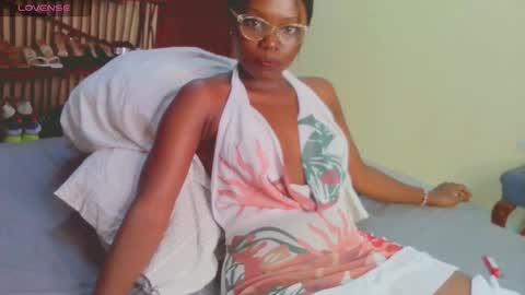 Snapshot of pettitemellany chatting on 01/20/25, 08:29 pettitemellany online show from 01/20/25, 08:29