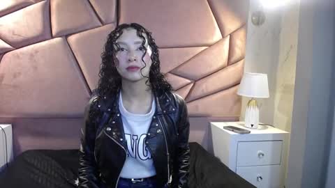 Moon  online show from 10/18/25, 11:44