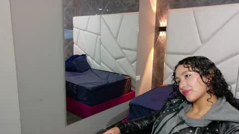 Moon  online show from 10/25/25, 11:29