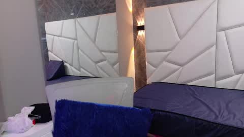 Moon  online show from 11/15/25, 11:18