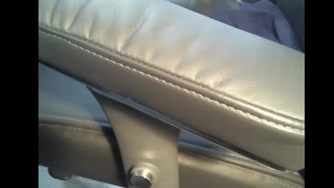 Snapshot of pg19531107 chatting on 11/30/25, 02:32 Paul online show from 11/30/25, 02:32