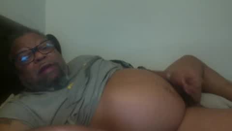 Snapshot of pgh1995 chatting on 12/31/24, 03:31 pgh1995 online show from 12/31/24, 03:31