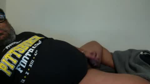 Snapshot of pgh1995 chatting on 02/15/25, 01:16 pgh1995 online show from 02/15/25, 01:16