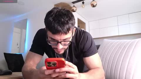 phantom_bigger1 online show from 11/26/25, 01:56