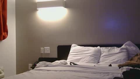 Snapshot of phantompig chatting on 12/18/25, 09:37 phantompig online show from 12/18/25, 09:37