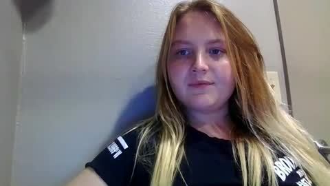 Snapshot of phatassblond chatting on 12/08/24, 12:29 PhatAssBlond online show from 12/08/24, 12:29