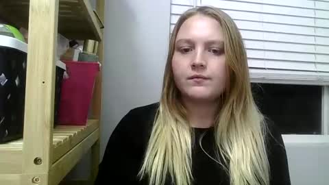 Snapshot of phatassblond chatting on 12/22/24, 02:28 PhatAssBlond online show from 12/22/24, 02:28