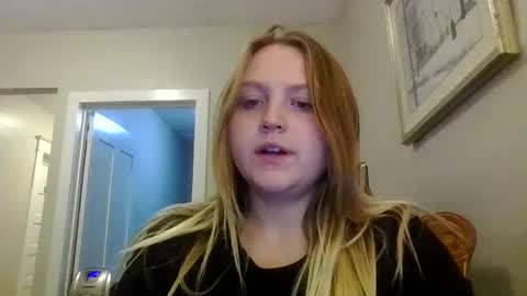 Snapshot of phatassblond chatting on 12/27/24, 02:36 PhatAssBlond online show from 12/27/24, 02:36