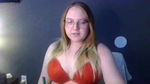 Snapshot of phatassblond chatting on 03/04/25, 08:16 PhatAssBlond online show from 03/04/25, 08:16