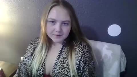 Snapshot of phatassblond chatting on 03/07/25, 04:00 PhatAssBlond online show from 03/07/25, 04:00