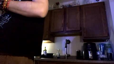 Snapshot of phildoesart chatting on 12/31/24, 04:06 Phil online show from 12/31/24, 04:06