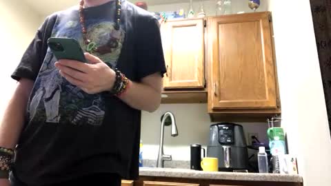 Snapshot of phildoesart chatting on 01/02/25, 03:37 Phil online show from 01/02/25, 03:37