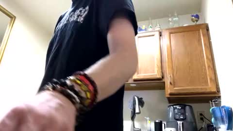 Snapshot of phildoesart chatting on 01/04/25, 01:21 Phil online show from 01/04/25, 01:21