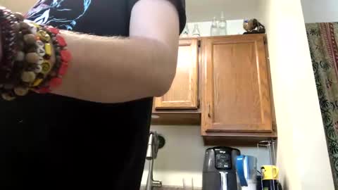 Snapshot of phildoesart chatting on 01/27/25, 04:11 Phil online show from 01/27/25, 04:11