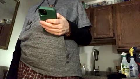 Snapshot of phildoesart chatting on 11/18/25, 04:17 Phil online show from 11/18/25, 04:17