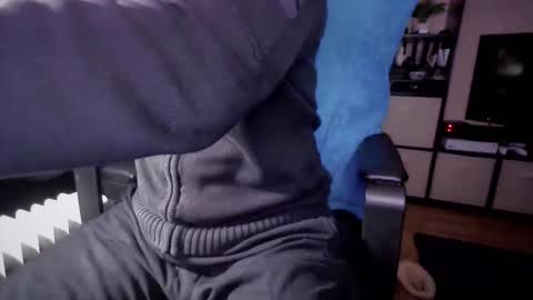 Snapshot of philfil78 chatting on 12/15/25, 12:53 philippe online show from 12/15/25, 12:53