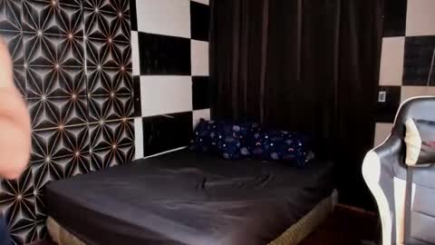 AJ online show from 12/04/25, 07:39