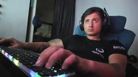 Snapshot of philip_dj chatting on 11/05/25, 10:04 philip_dj online show from 11/05/25, 10:04