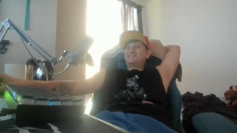 Snapshot of philip_dj chatting on 12/19/25, 12:01 philip_dj online show from 12/19/25, 12:01