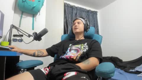 Snapshot of philip_dj chatting on 01/17/26, 09:25 philip_dj online show from 01/17/26, 09:25