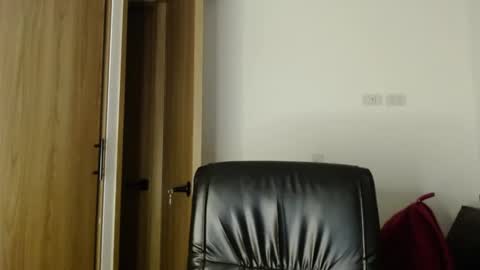 Snapshot of philipdj1 chatting on 04/22/26, 04:15 philipdj1 online show from 04/22/26, 04:15