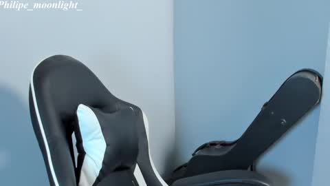 Phil.   INDEPENDENT MODEL online show from 02/20/25, 07:45