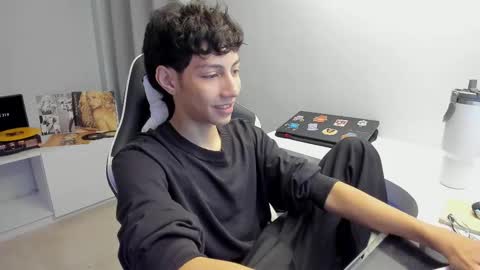 Phil.   INDEPENDENT MODEL online show from 03/08/25, 07:38