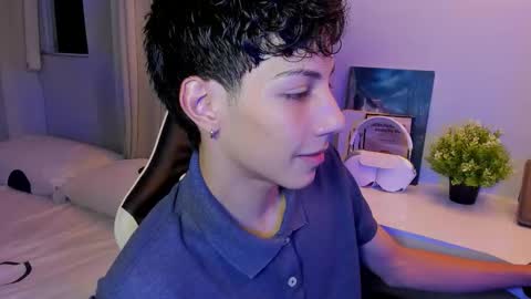 Phil.   INDEPENDENT MODEL online show from 10/14/25, 05:41