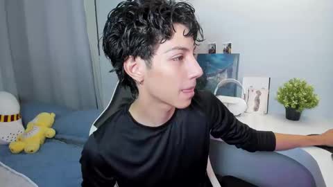 Phil.   INDEPENDENT MODEL online show from 12/20/25, 10:00