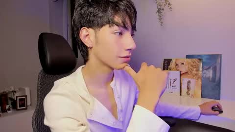 Snapshot of philipe_moonlight_ chatting on 03/31/26, 04:24 Phil. INDEPENDENT MODEL online show from 03/31/26, 04:24