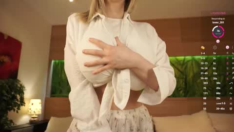 Bella online show from 10/28/25, 05:59