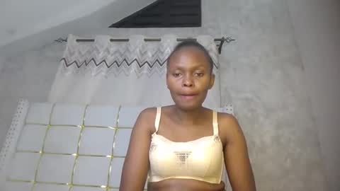 Snapshot of phoebe015 chatting on 02/21/26, 11:06 phoebe online show from 02/21/26, 11:06