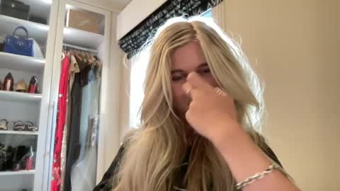 phoebemae01 online show from 07/22/26, 07:38