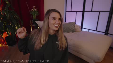 PHOENIX TAYLOR online show from 01/31/25, 02:15