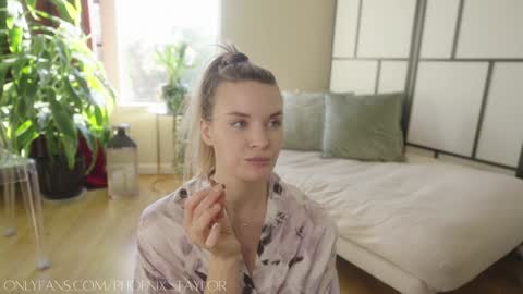 PHOENIX TAYLOR online show from 02/09/25, 12:06