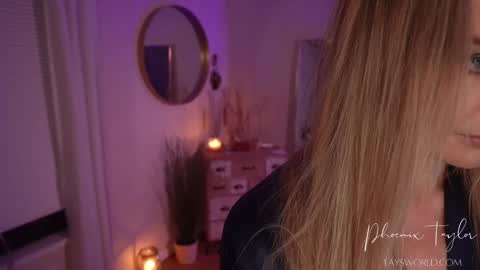Snapshot of phoenix_taylor chatting on 11/19/25, 02:11 PHOENIX TAYLOR online show from 11/19/25, 02:11