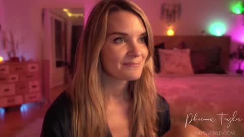 Snapshot of phoenix_taylor chatting on 11/21/25, 02:10 PHOENIX TAYLOR online show from 11/21/25, 02:10