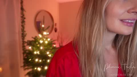 Snapshot of phoenix_taylor chatting on 12/05/25, 02:42 PHOENIX TAYLOR online show from 12/05/25, 02:42