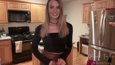 Snapshot of phoenix_taylor chatting on 02/06/26, 03:33 PHOENIX TAYLOR online show from 02/06/26, 03:33