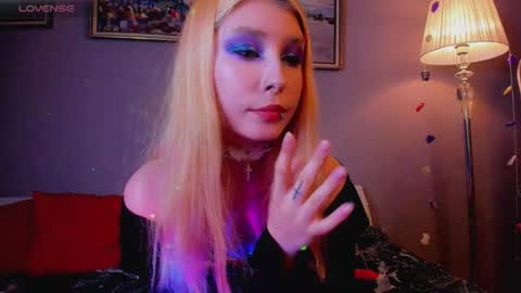 Phoenixvale Pls follow me online show from 11/17/25, 03:51