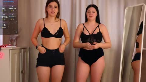 Snapshot of phyllisheart chatting on 01/14/25, 11:31 Lora black and Lili blonde welcome you here online show from 01/14/25, 11:31