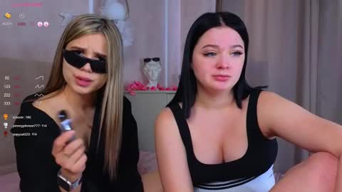 Snapshot of phyllisheart chatting on 02/22/25, 02:52 Lora black and Lili blonde welcome you here online show from 02/22/25, 02:52