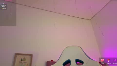 Snapshot of pia_stone1 chatting on 10/29/25, 09:05 Liz online show from 10/29/25, 09:05