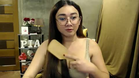 Pia online show from 11/11/25, 11:54