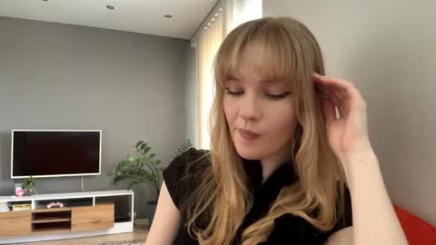 Snapshot of piastonesifer chatting on 06/15/26, 11:18 Kristie online show from 06/15/26, 11:18